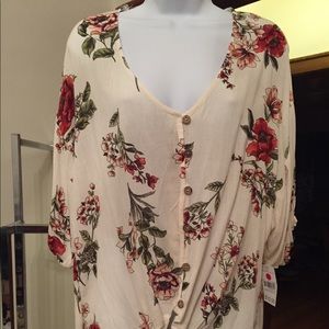 NEW FASIS PRINT BLOUSE SIZE MEDIUM